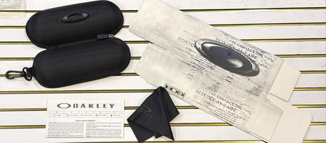 Purchase with original box : Oakley regular