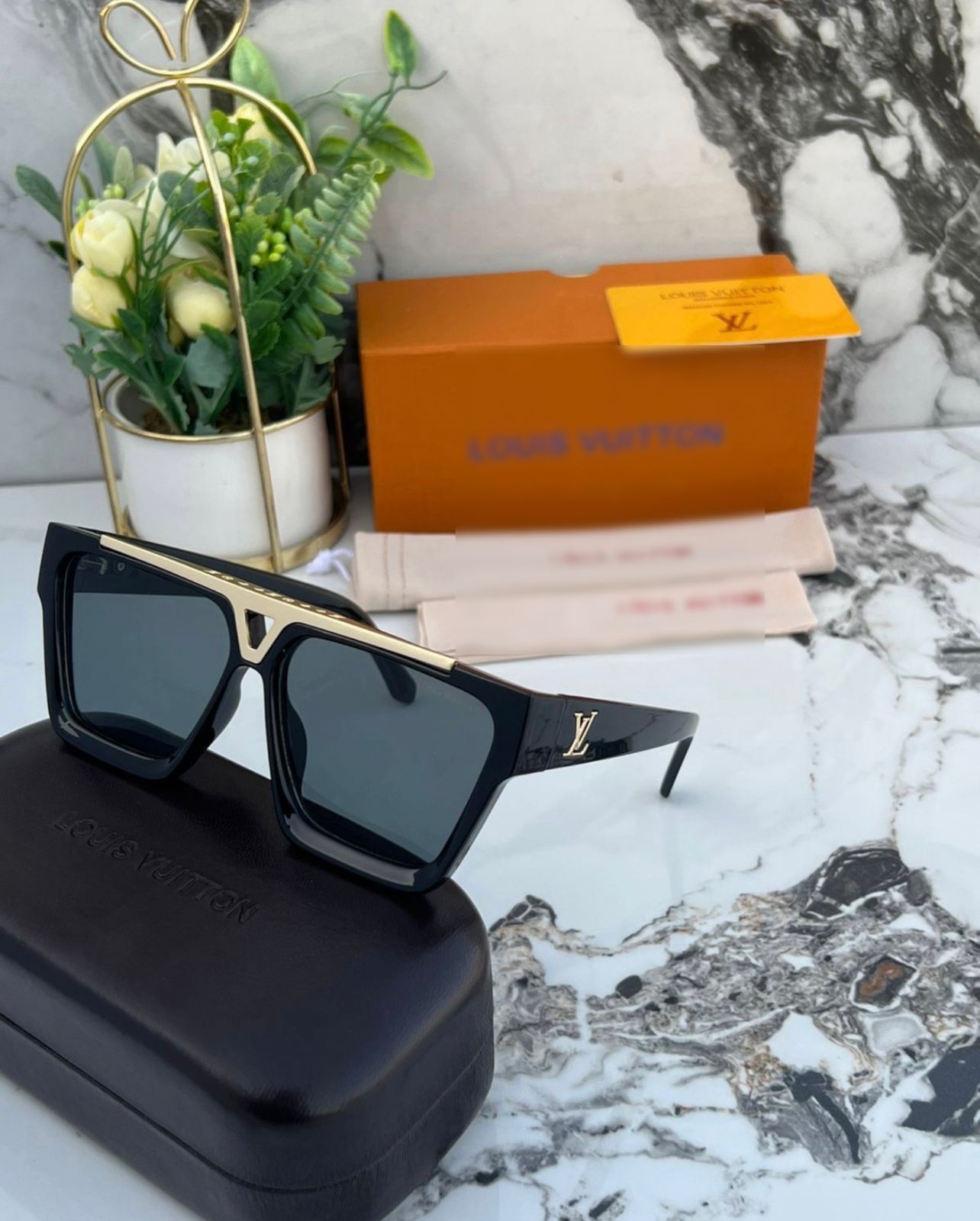 RF L.V 1502 GOLD BLACK