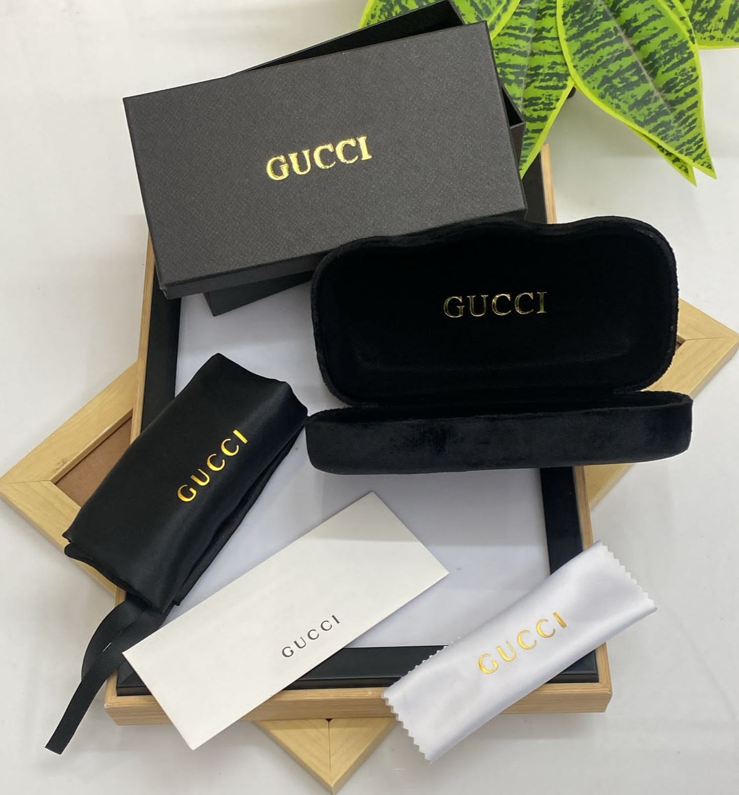 Purchase with original box : Gucci