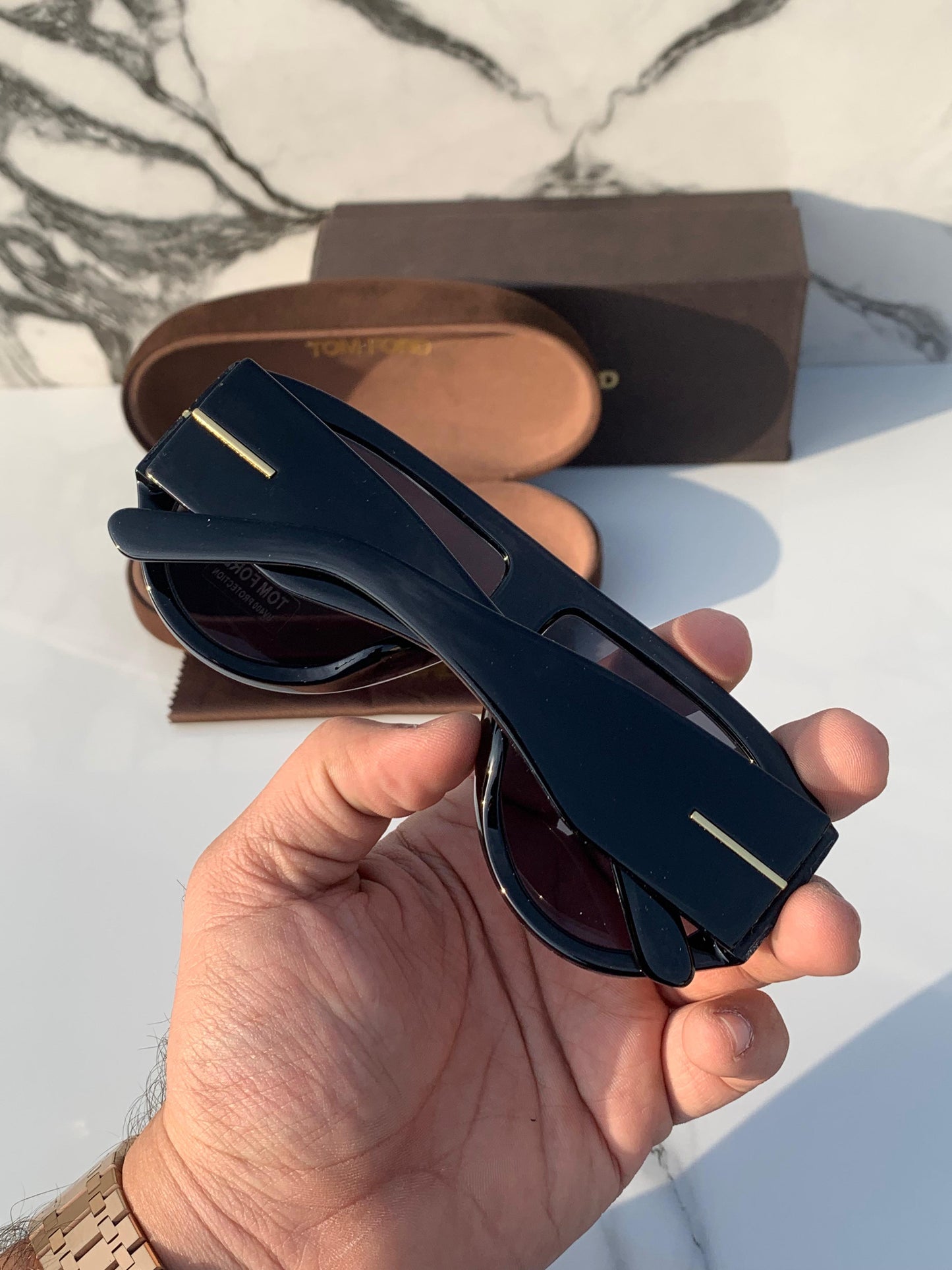 TF ROUND GLOSSY BLACK